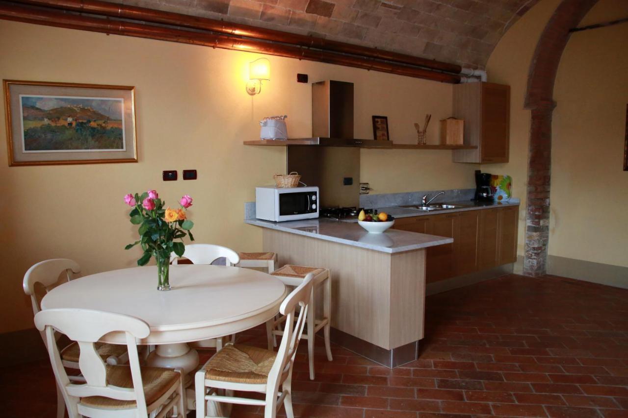 Relais Poggio Al Vento Guest House Pomarance Exterior foto