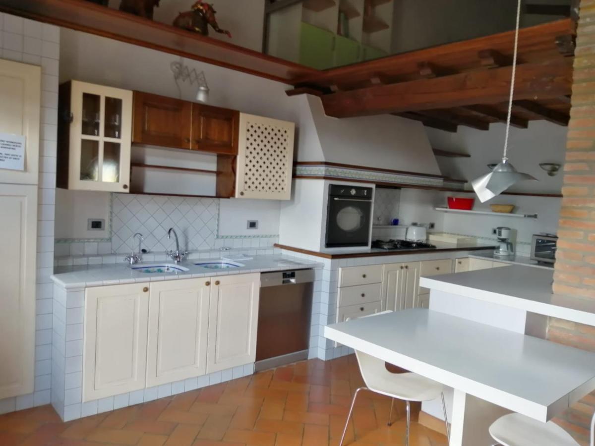 Relais Poggio Al Vento Guest House Pomarance Exterior foto
